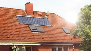 Solarwärme zum Heizen und für Warmwasser direkt von der Sonne ernten